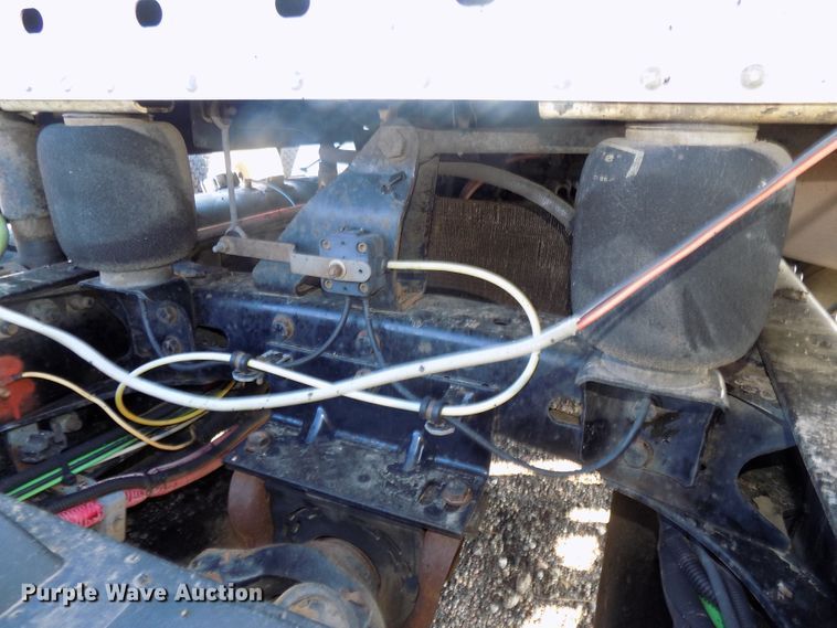 image for item DG2489 2006 Freightliner Columbia 112 semi truck