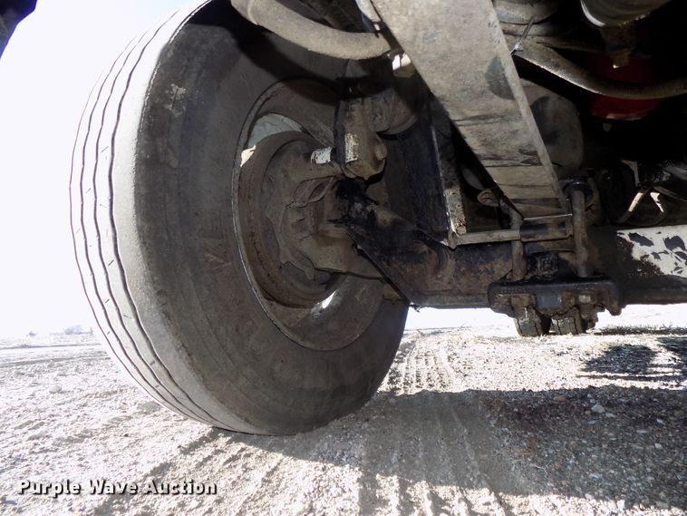 image for item DG2489 2006 Freightliner Columbia 112 semi truck