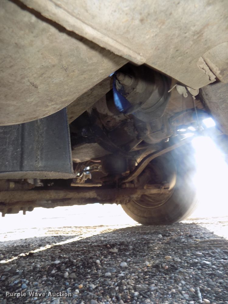 image for item DG2489 2006 Freightliner Columbia 112 semi truck