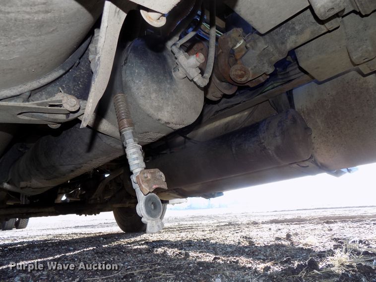 image for item DG2489 2006 Freightliner Columbia 112 semi truck