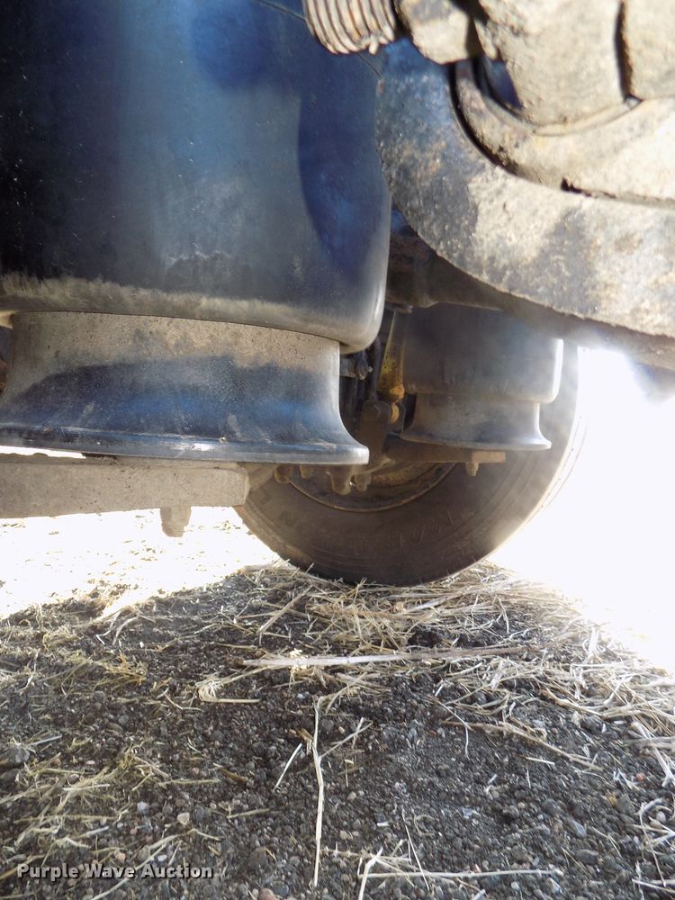 image for item DG2489 2006 Freightliner Columbia 112 semi truck