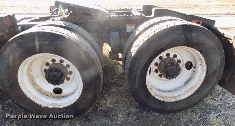 image for item DG2489 2006 Freightliner Columbia 112 semi truck