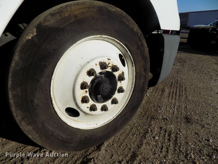 image for item DG2489 2006 Freightliner Columbia 112 semi truck