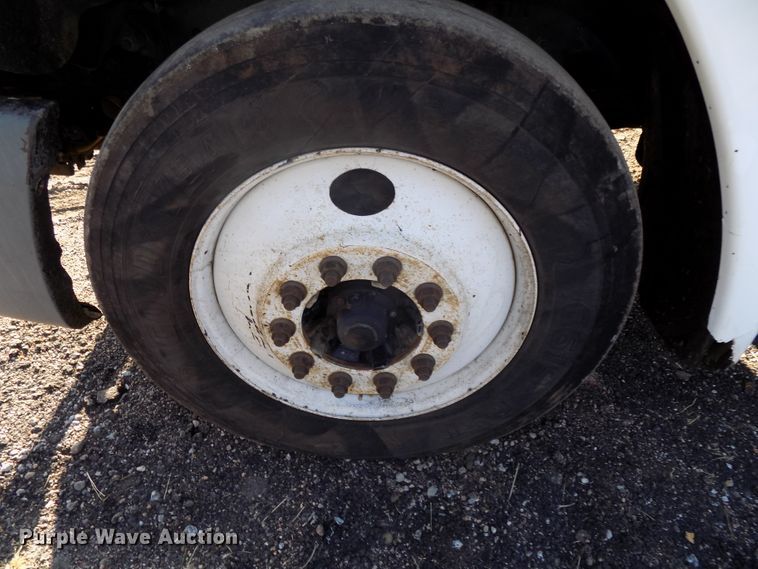 image for item DG2489 2006 Freightliner Columbia 112 semi truck