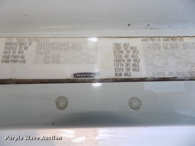 image for item DG2489 2006 Freightliner Columbia 112 semi truck