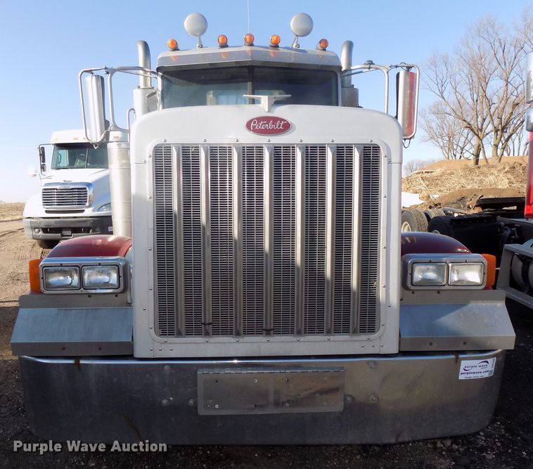image for item DG2490 2007 Peterbilt 379 semi truck