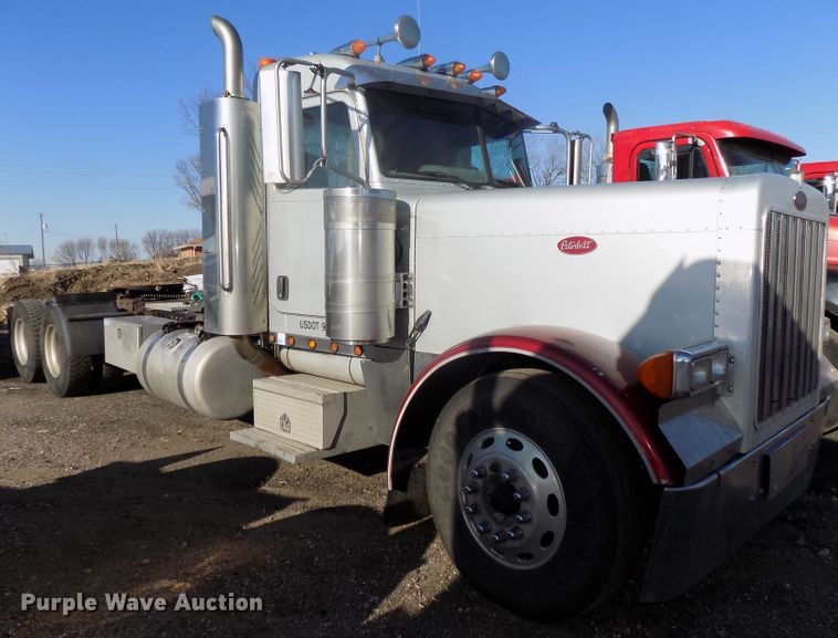 image for item DG2490 2007 Peterbilt 379 semi truck