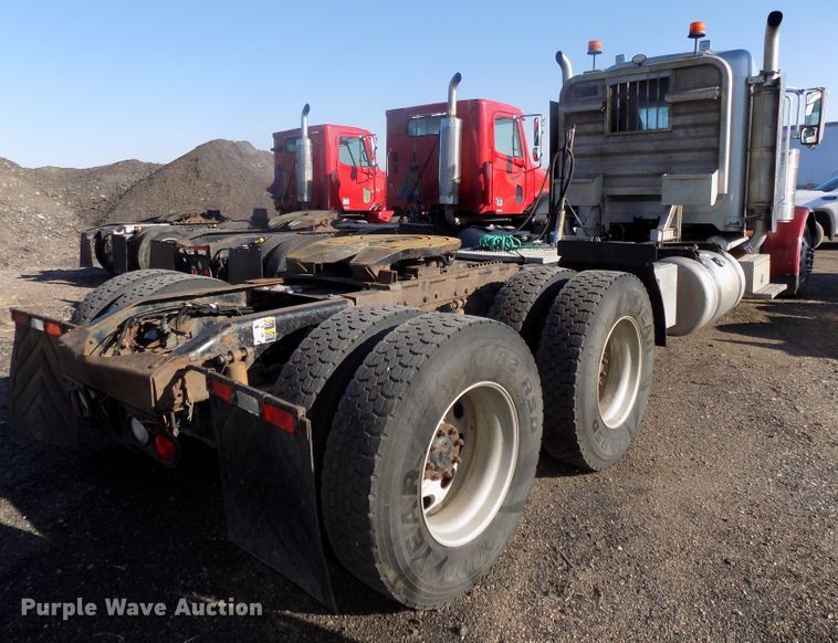 image for item DG2490 2007 Peterbilt 379 semi truck