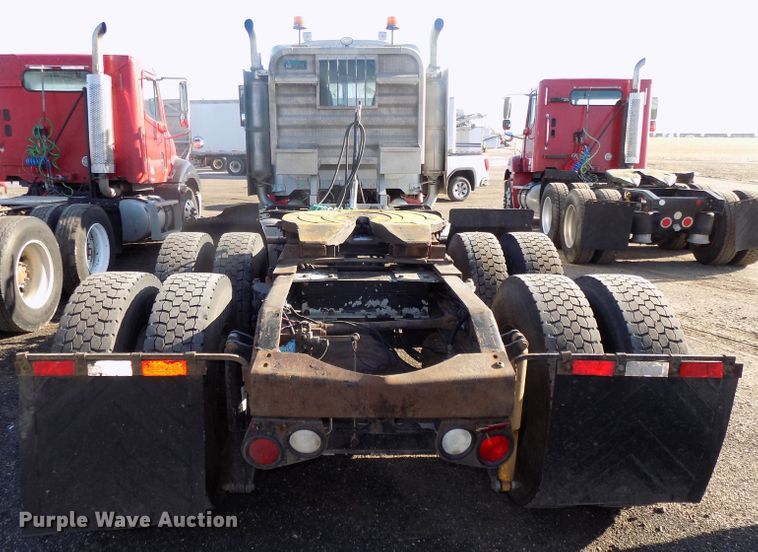 image for item DG2490 2007 Peterbilt 379 semi truck