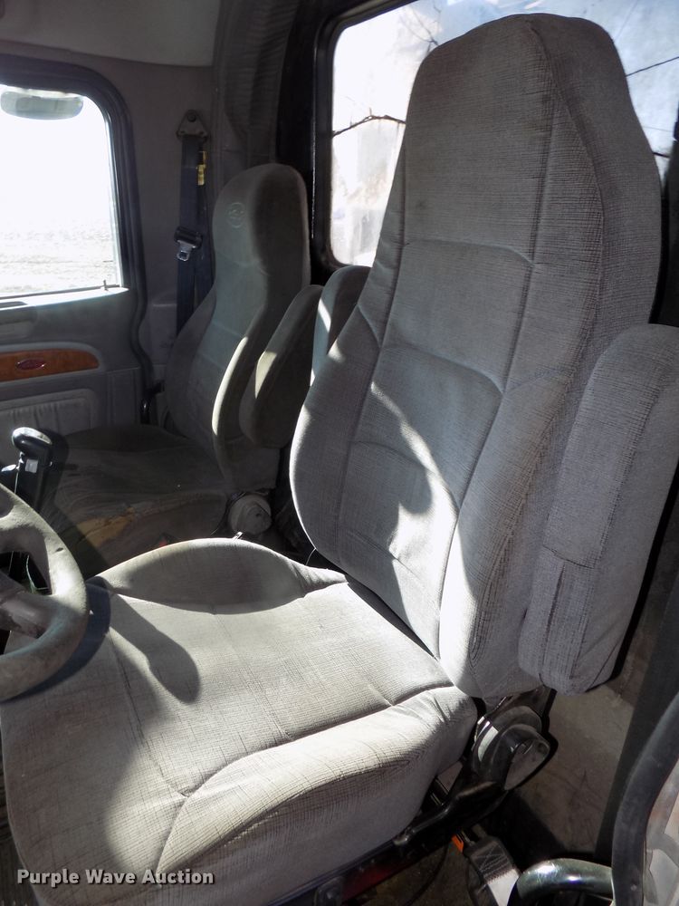 image for item DG2490 2007 Peterbilt 379 semi truck