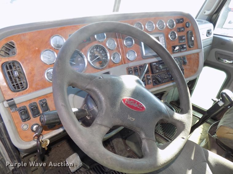 image for item DG2490 2007 Peterbilt 379 semi truck