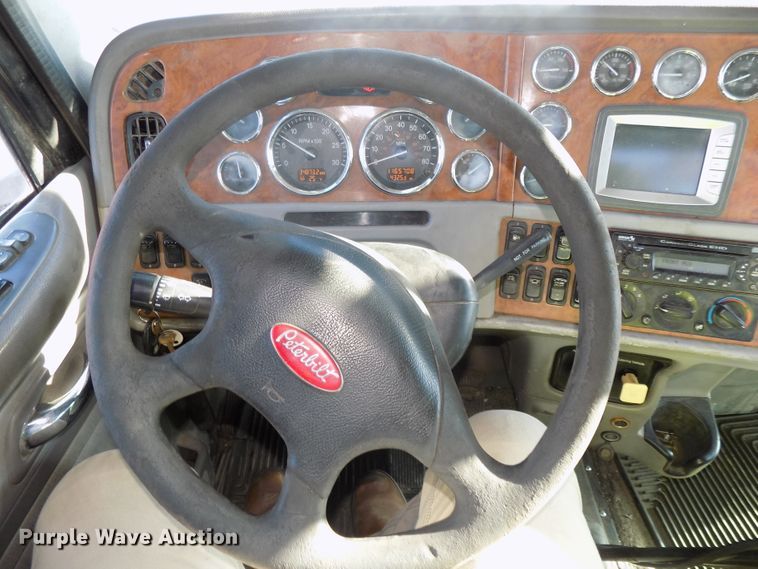 image for item DG2490 2007 Peterbilt 379 semi truck