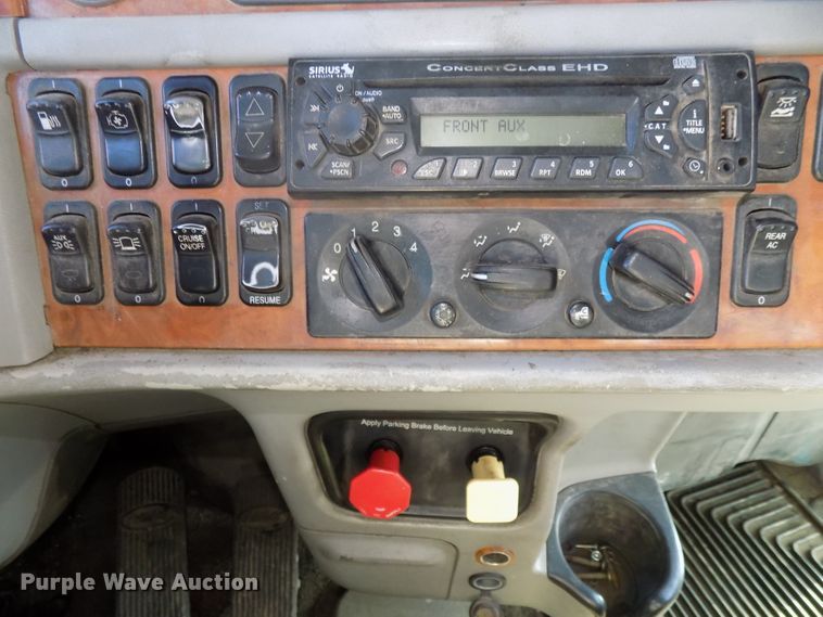 image for item DG2490 2007 Peterbilt 379 semi truck