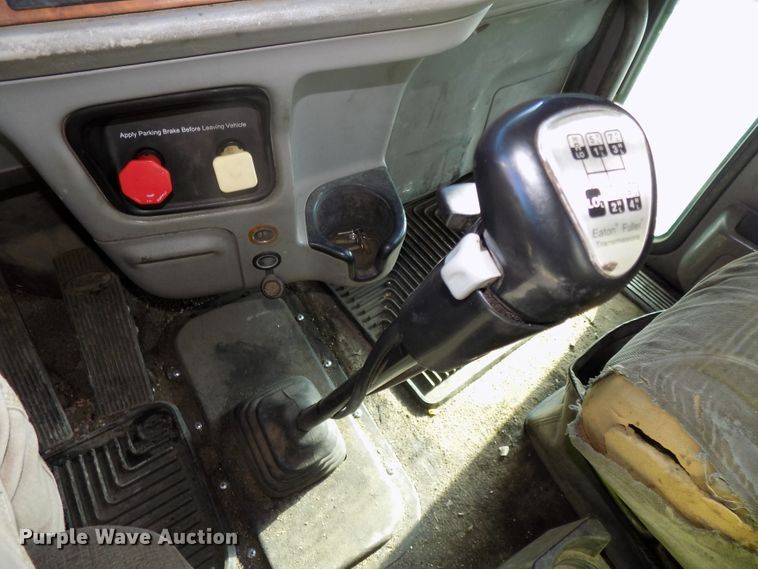 image for item DG2490 2007 Peterbilt 379 semi truck