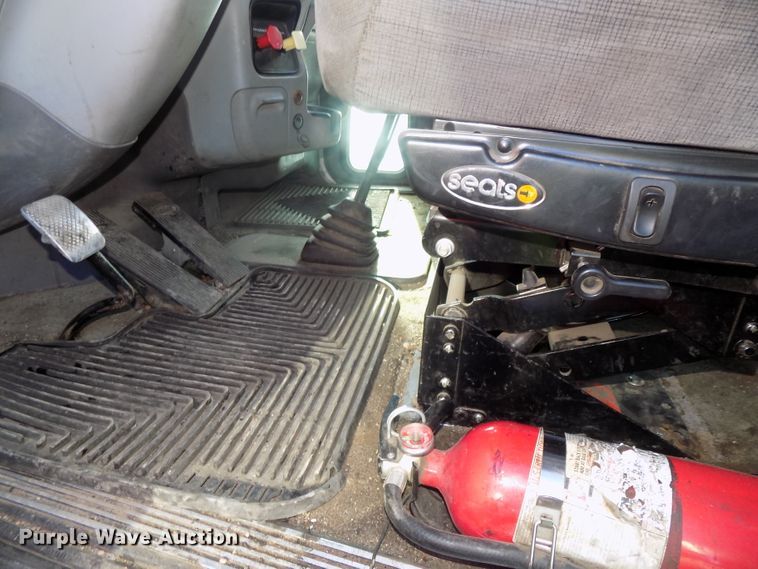 image for item DG2490 2007 Peterbilt 379 semi truck