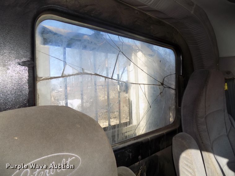 image for item DG2490 2007 Peterbilt 379 semi truck