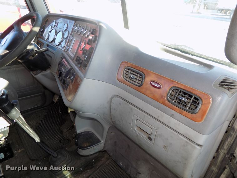 image for item DG2490 2007 Peterbilt 379 semi truck