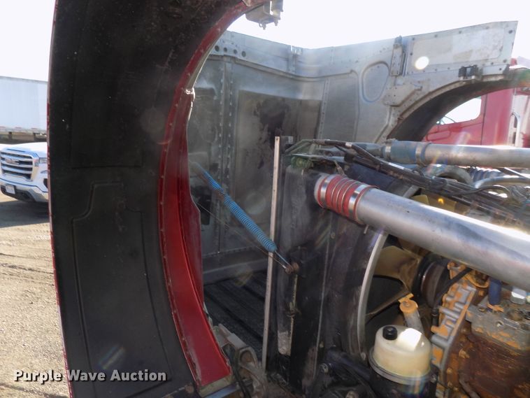 image for item DG2490 2007 Peterbilt 379 semi truck