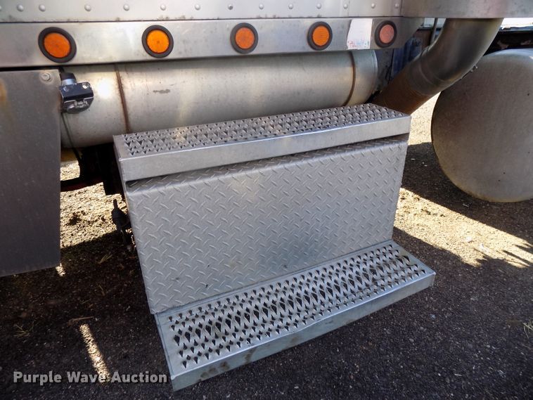 image for item DG2490 2007 Peterbilt 379 semi truck