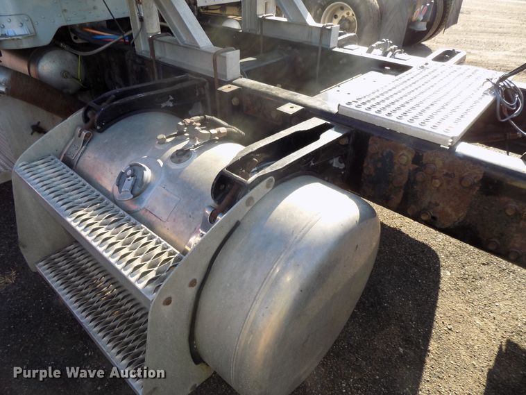 image for item DG2490 2007 Peterbilt 379 semi truck