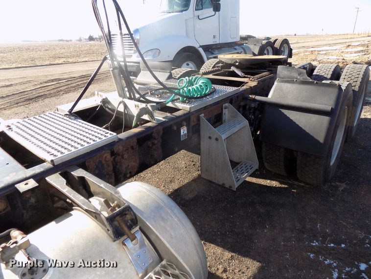 image for item DG2490 2007 Peterbilt 379 semi truck