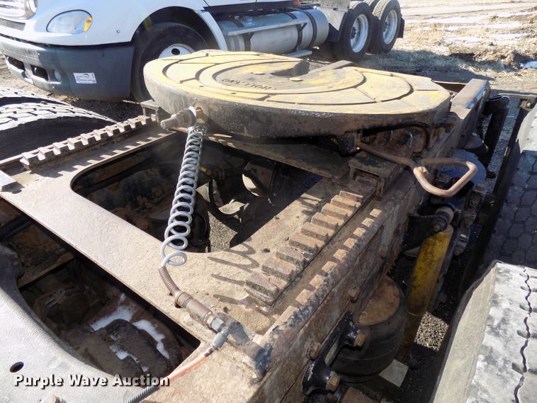 image for item DG2490 2007 Peterbilt 379 semi truck