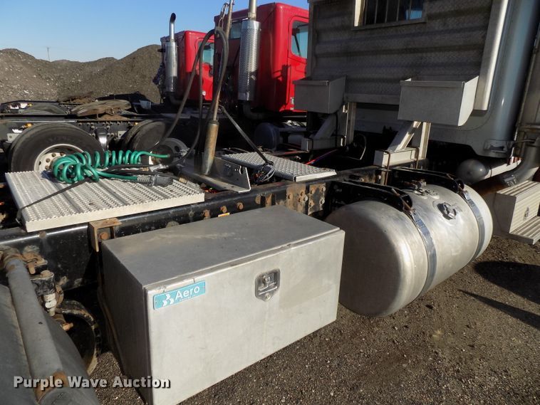 image for item DG2490 2007 Peterbilt 379 semi truck