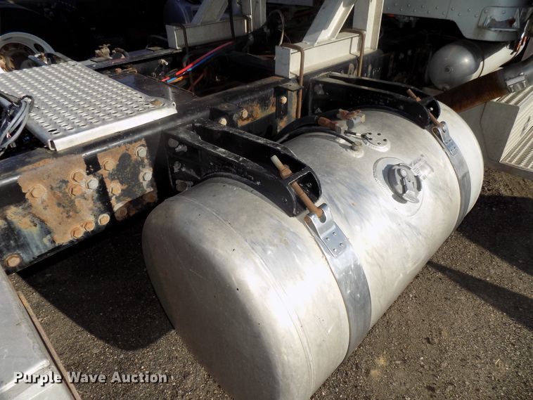 image for item DG2490 2007 Peterbilt 379 semi truck