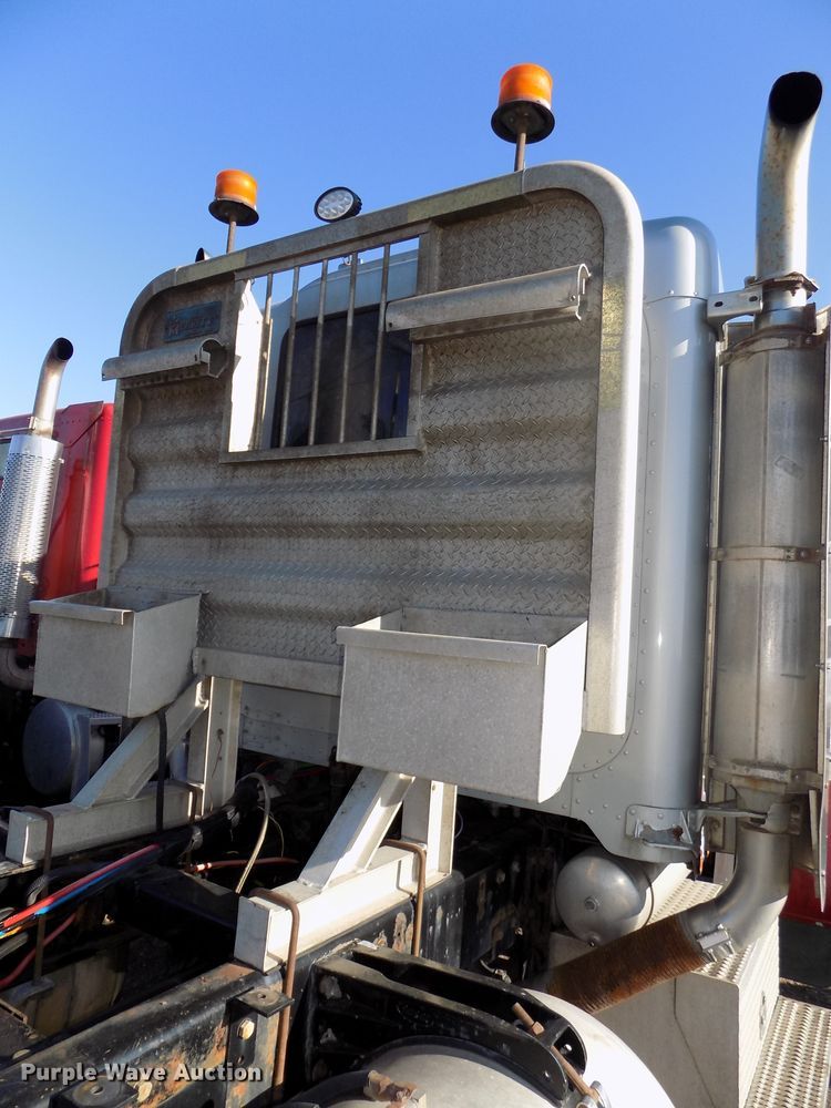 image for item DG2490 2007 Peterbilt 379 semi truck