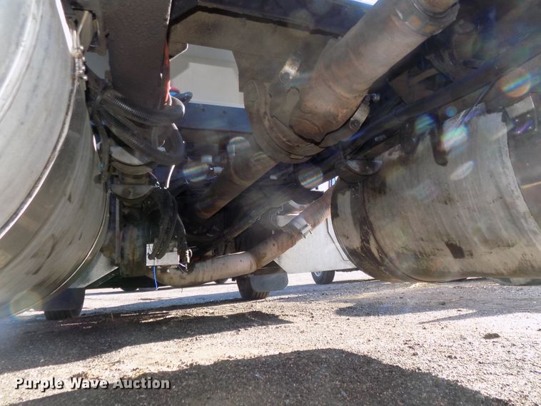 image for item DG2490 2007 Peterbilt 379 semi truck