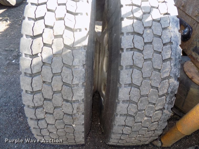 image for item DG2490 2007 Peterbilt 379 semi truck