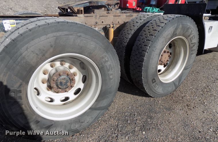 image for item DG2490 2007 Peterbilt 379 semi truck