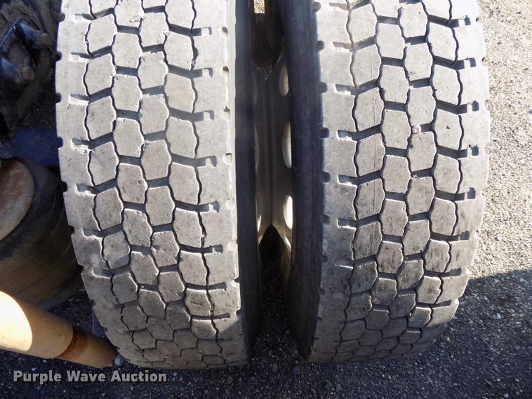 image for item DG2490 2007 Peterbilt 379 semi truck