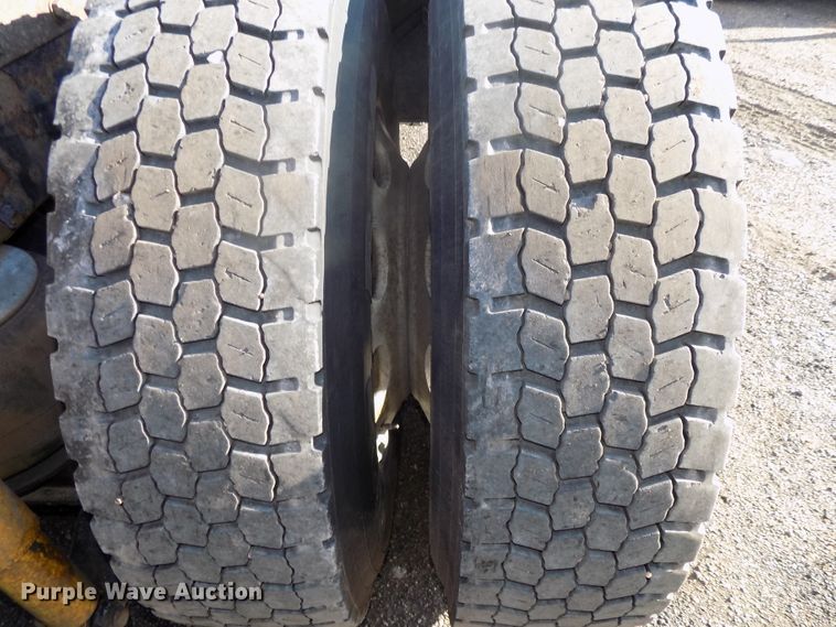 image for item DG2490 2007 Peterbilt 379 semi truck