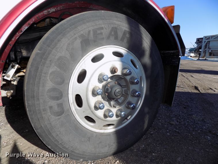 image for item DG2490 2007 Peterbilt 379 semi truck