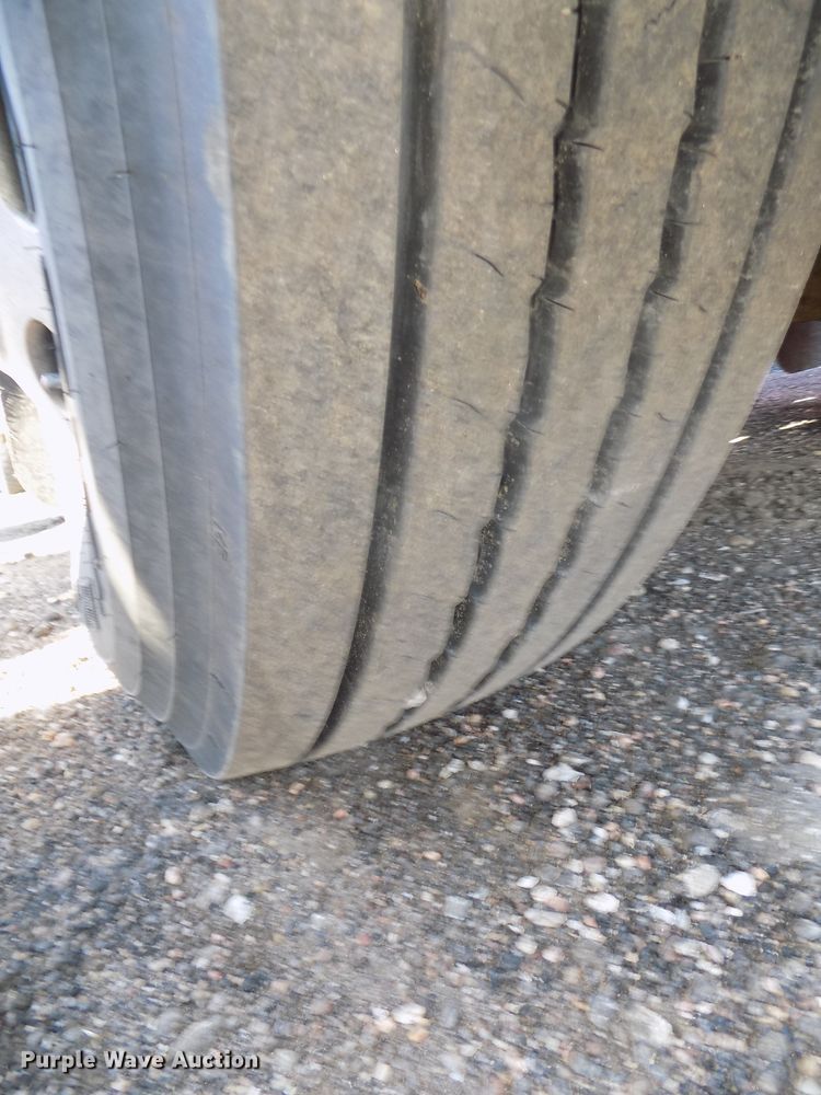 image for item DG2490 2007 Peterbilt 379 semi truck