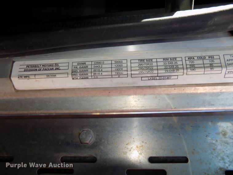 image for item DG2490 2007 Peterbilt 379 semi truck