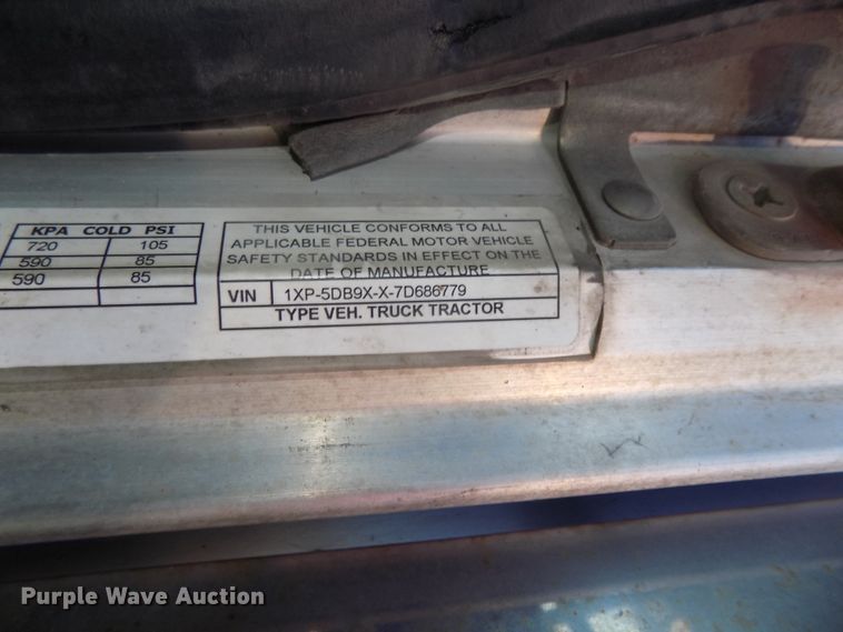 image for item DG2490 2007 Peterbilt 379 semi truck