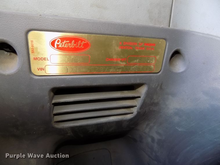 image for item DG2490 2007 Peterbilt 379 semi truck