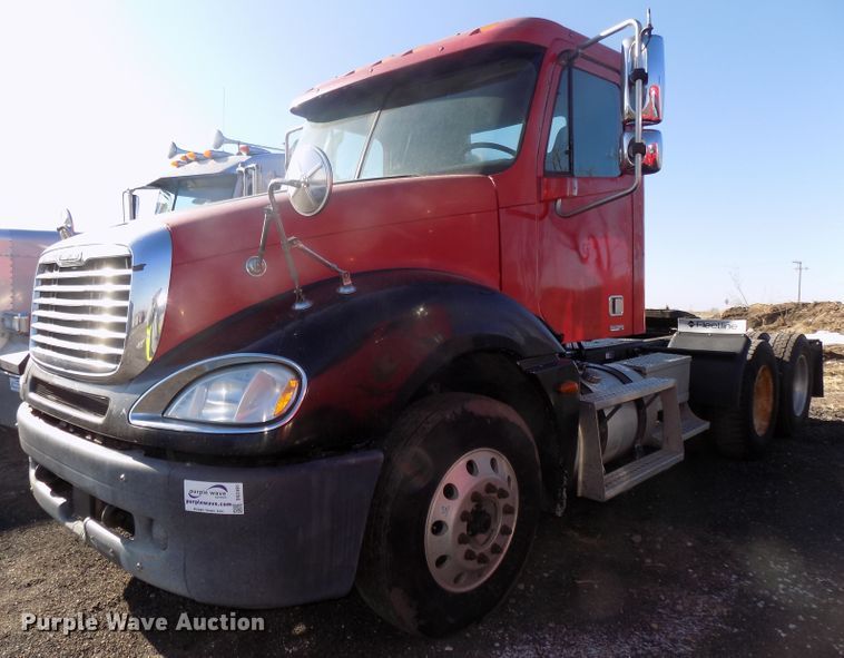 image for item DG2491 2005 Freightliner Columbia semi truck