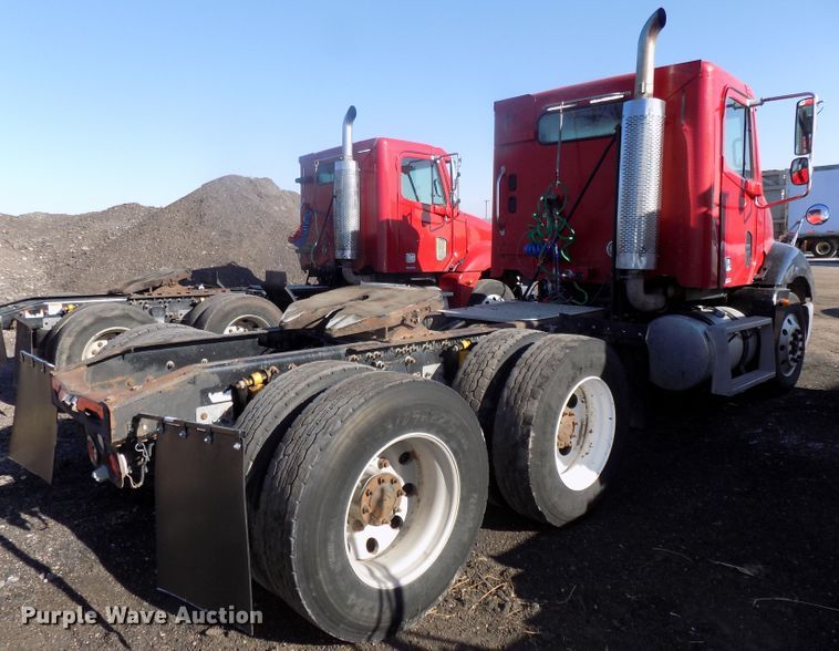 image for item DG2491 2005 Freightliner Columbia semi truck