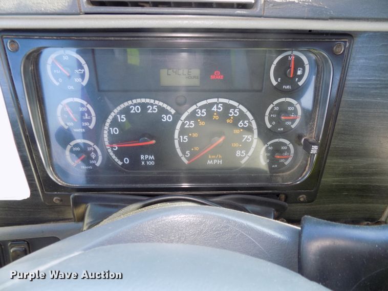 image for item DG2491 2005 Freightliner Columbia semi truck