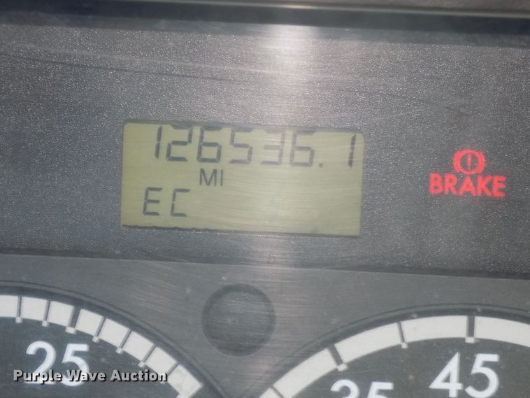 image for item DG2491 2005 Freightliner Columbia semi truck