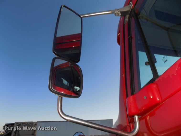 image for item DG2491 2005 Freightliner Columbia semi truck