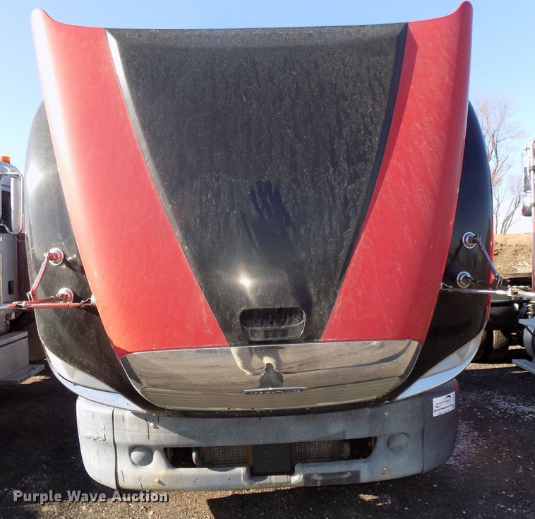 image for item DG2491 2005 Freightliner Columbia semi truck