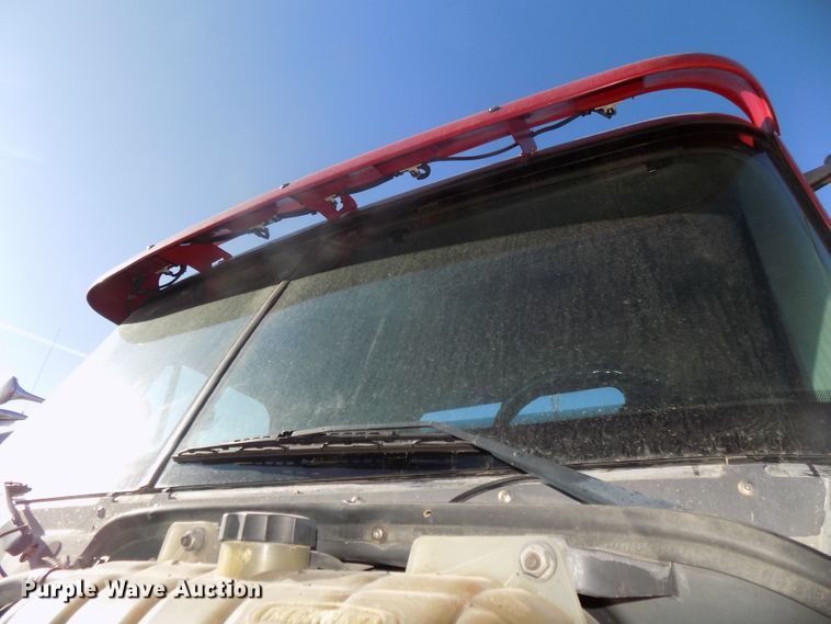 image for item DG2491 2005 Freightliner Columbia semi truck