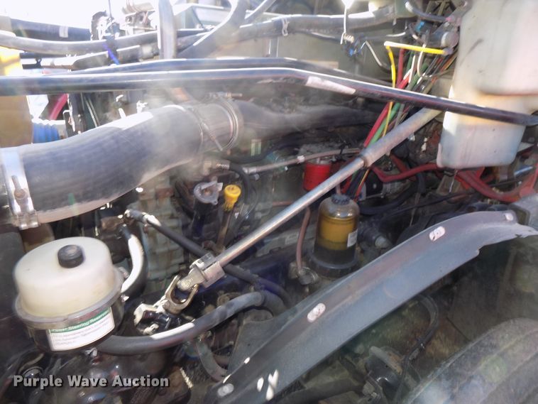 image for item DG2491 2005 Freightliner Columbia semi truck