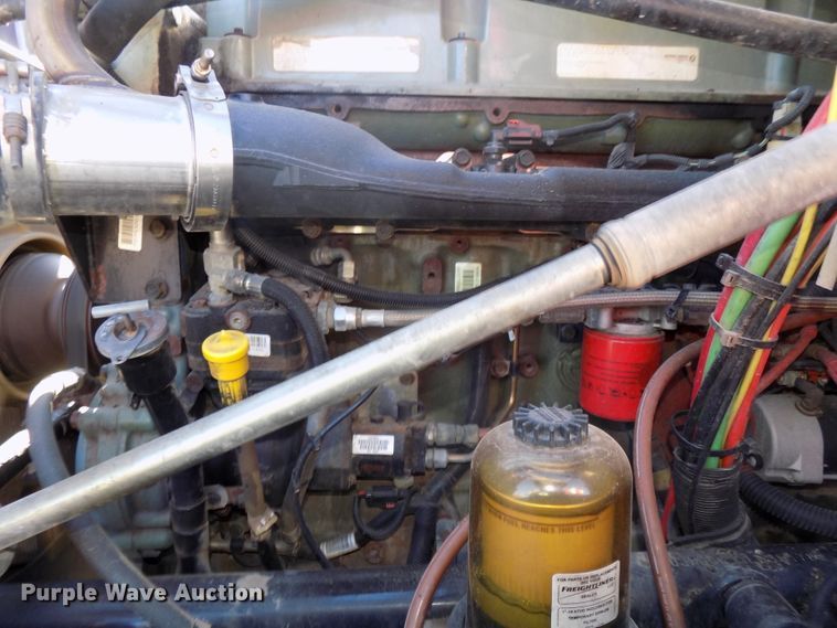 image for item DG2491 2005 Freightliner Columbia semi truck