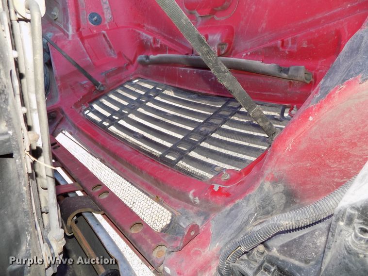 image for item DG2491 2005 Freightliner Columbia semi truck