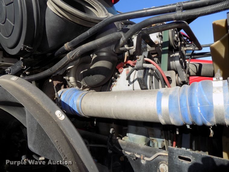 image for item DG2491 2005 Freightliner Columbia semi truck